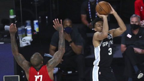 Spurs vencen a Rockets y siguen aspirando a playoffs