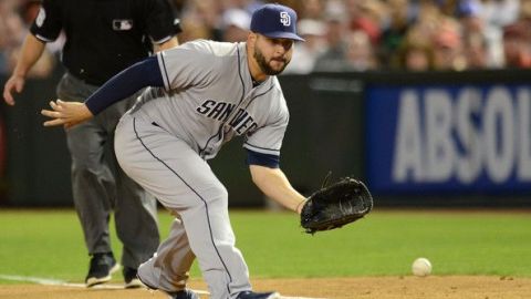 Yonder Alonso regresa a los Padres de San Diego