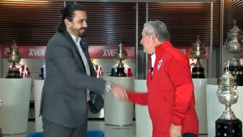 Chivas presenta a Víctor Manuel Vucetich como su nuevo entrenador