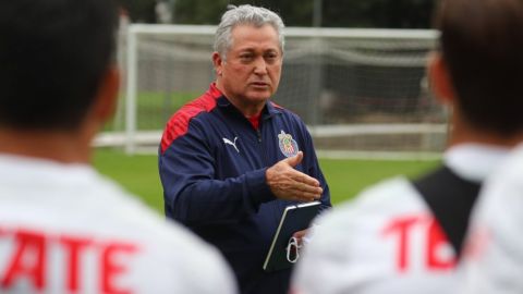 Vucetich dirigió su primer entrenamiento en el Guadalajara