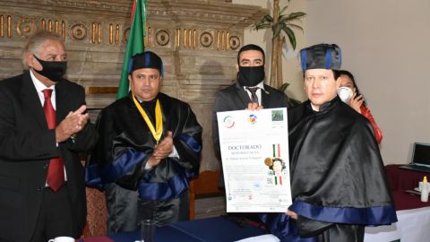 Daniel Aceves recibe Doctorado Honoris Causa