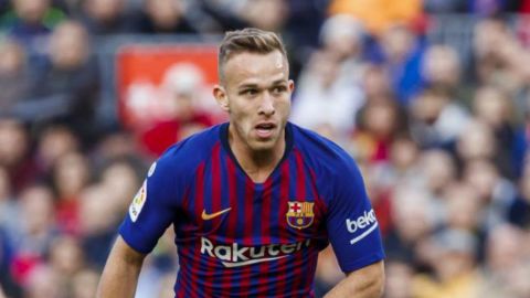 El Barcelona no cede en su negociación con Arthur