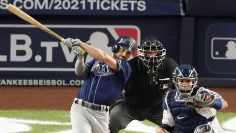 Con nuevo jonrón, Lowe conduce a Rays a triunfo ante Yankees