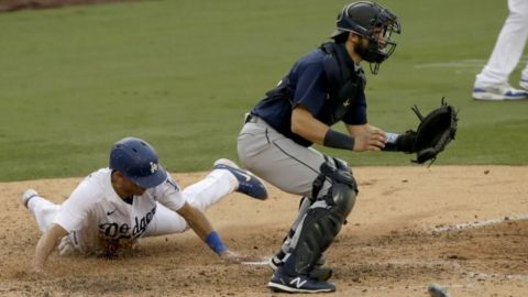 Barnes anota carrera que da a Dodgers 7mo triunfo seguido