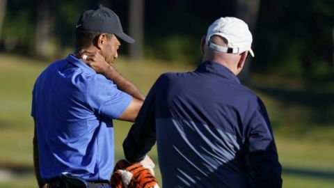 Woods sufre por el calor; 4 golfistas comparten la cima