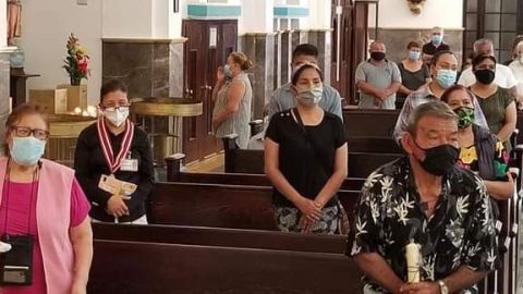 Asisten feligreses a templos en Tijuana