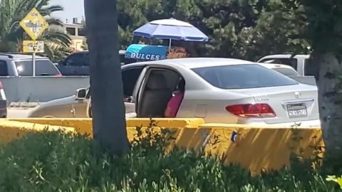Murió mujer dentro de su auto haciendo fila para cruzar a San Ysidro