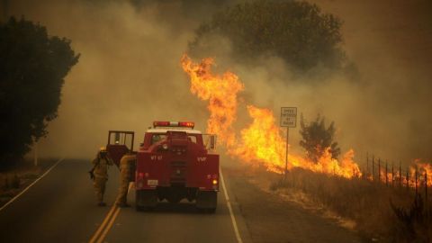 Seis muertos y casi 200.000 evacuados por múltiples incendios en California