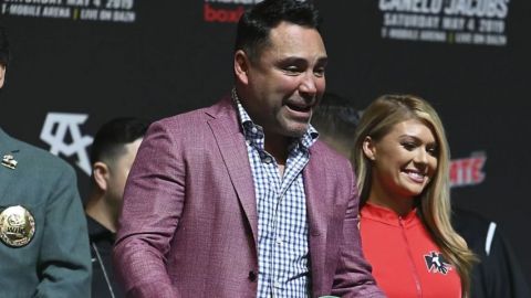 Oscar de la Hoya regresa al boxeo; dicen que es porque necesita estupefacientes