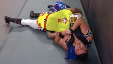 Rey Mysterio y su hijo Dominik, atacados brutalmente en Raw