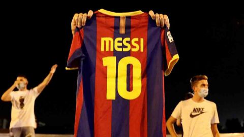 Aficionados muestran su apoyo a Messi, exigen dimisión de Bartomeu