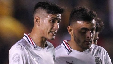 Uriel Antuna y Alexis Vega se reincorporarán en Chivas