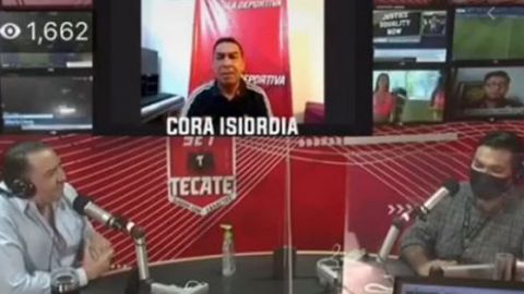 Exfutbolista renuncia en vivo y reta a conductor