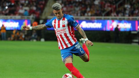 Cristian Calderón de Chivas rompe protocolo