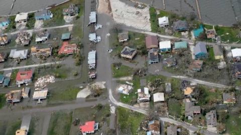 El huracán Laura deja 15 muertos en EEUU y miles se quedan sin electricidad