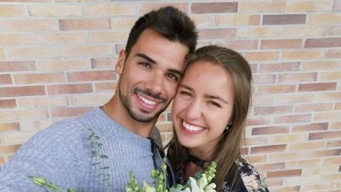 Piloto de Moto GP anuncia que se casará con su hermana