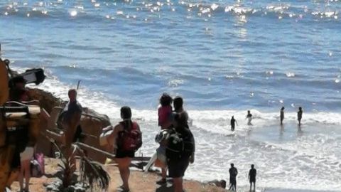 Siguen llegando a playas de Rosarito, pese a las advertencias