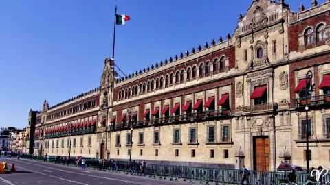 Maestros bloquearon acceso de Palacio Nacional