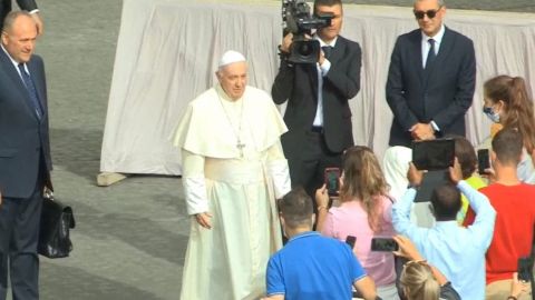 El Papa Francisco celebra la primera audiencia, luego de seis meses de ausencia