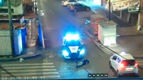 VIDEO: Ladrón es atropellado por patrulla cuando huía tras asalto