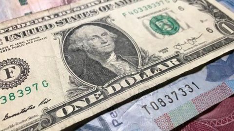 Dólar se vende en menos de 22 pesos por primera vez en tres meses