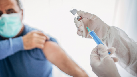 Vacunarse contra la influenza evitará una doble pandemia, afirman