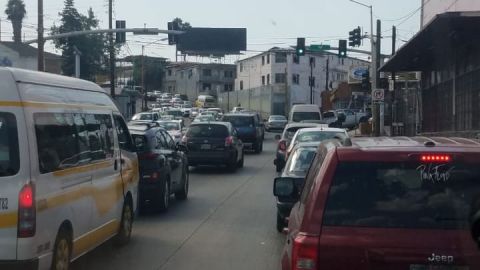 Caos vial en Tijuana por festivo en Estados Unidos