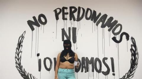 Feministas mantienen tomadas instalaciones de Comisión de DD.HH. de México
