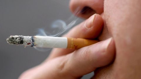 López-Gatell pide subir impuestos al cigarro