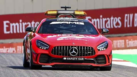 Un Mercedes rojo para homenajear a Ferrari en su GP 1000
