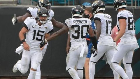 Jaguars emboscan a Colts, Minshew luce con 3 anotaciones