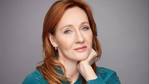 Tunden en redes a J.K Rowling por su nueva novela