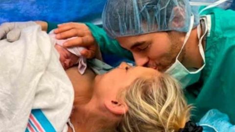 Enrique Iglesias y Anna Kournikova presentan a Mary, su tercer bebé