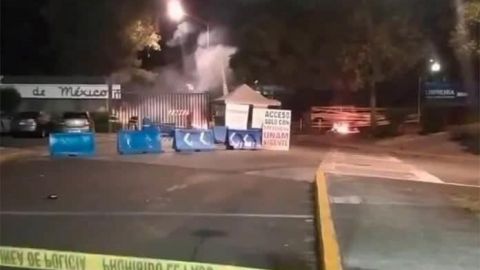 Encapuchados prenden fuego y realizan pintas en la UNAM