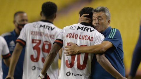 Caos en Flamengo por 16 casos de COVID
