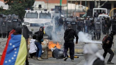 Varios detenidos y daños a edificios públicos tras protestas en Venezuela