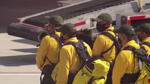 México envía bomberos a California para ayudar a combatir los incendios