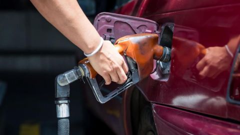 Cae venta de gasolina Magna y sube Premium, pero no compensa pérdidas