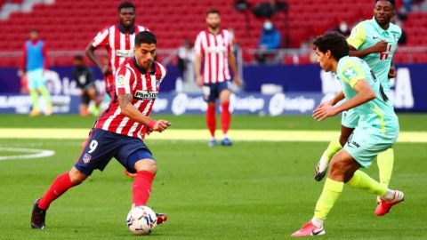 Luis Suárez se estrena con dos goles en goleada del Atlético al Granada (6-1)