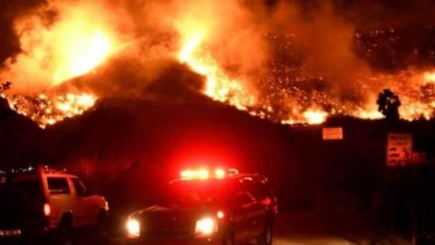 Evacuan un hospital por un nuevo incendio forestal en California (EE.UU.)