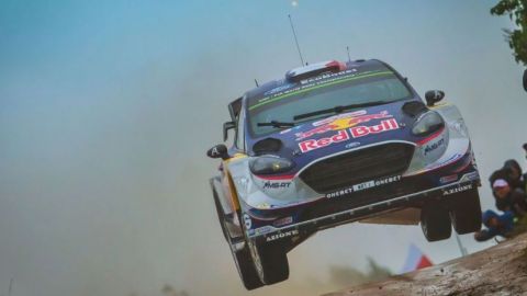 VIDEO: Conductor de rally falla en curva y termina en impresionante accidente