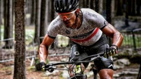 Gerardo Ulloa gana oro en Copa del Mundo de ciclismo de montaña