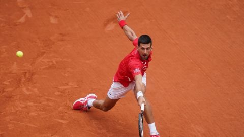 Djokovic supera en triunfos en París a Federer