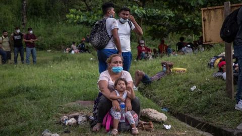Comienzan a llegar migrantes hondureños a la frontera de México