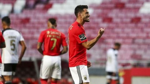 Benfica, líder tras un complicado estreno del argentino Otamendi