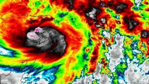 🚨 Alerta roja en Cancún, Huracán Delta ya es categoría 2