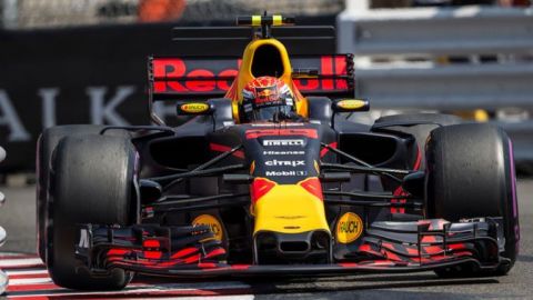 Red Bull: Verstappen no tiene una cláusula para irse por el motor
