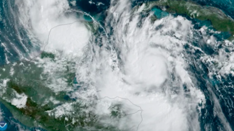 El huracán Delta se ve así desde el espacio; captan satélites su paso