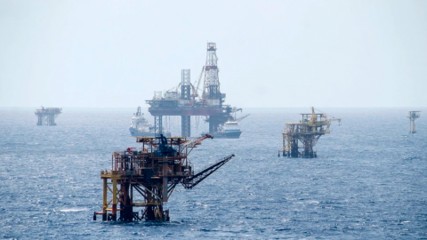 Precio del petróleo mexicano sube ante la llegada del huracán ''Delta''
