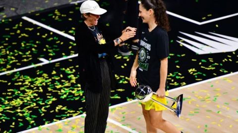 El beso de Megan Rapinoe y Sue Bird que marcó las finales de la WNBA